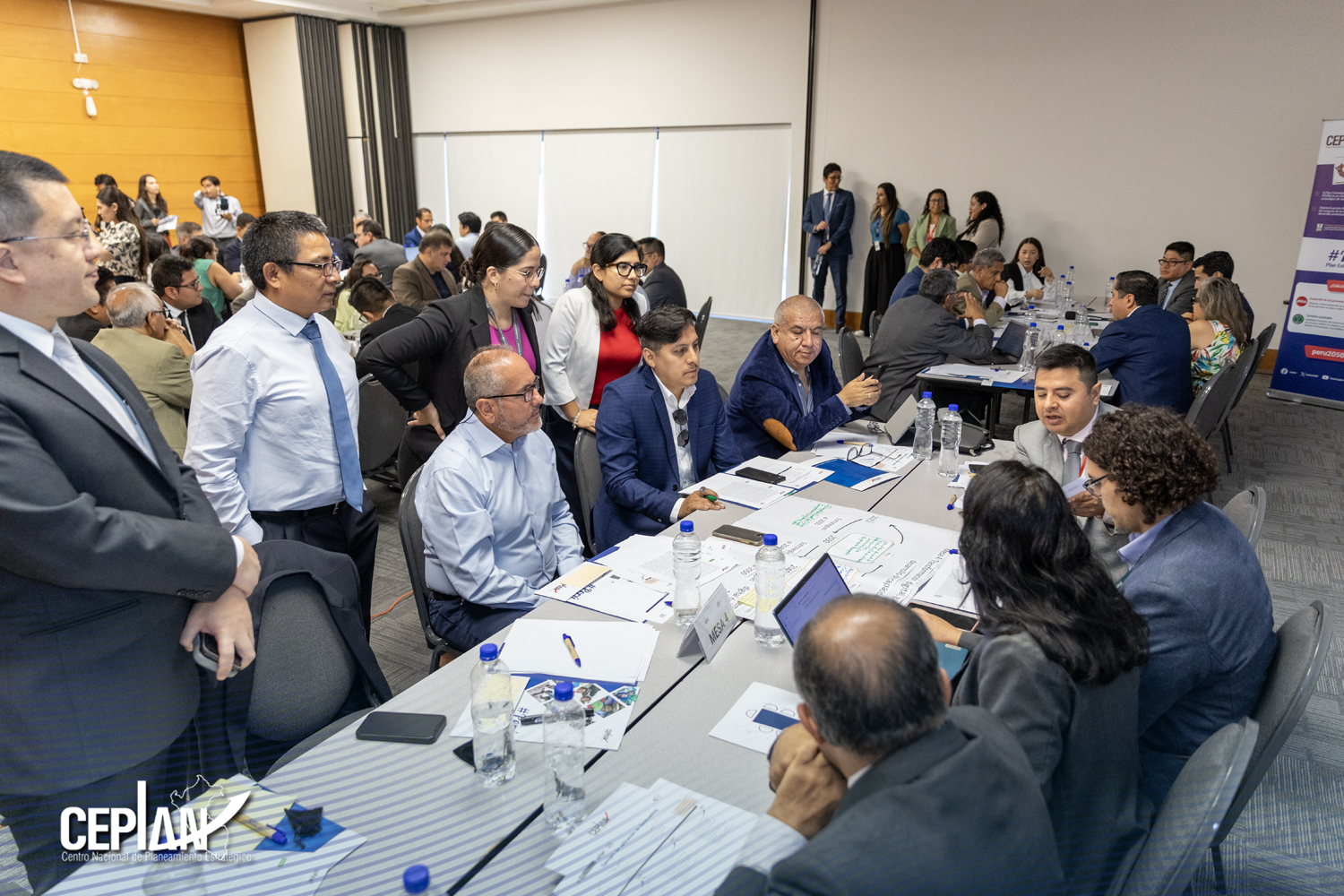 Reunión con CEPLAN sobre conectividad y tecnología